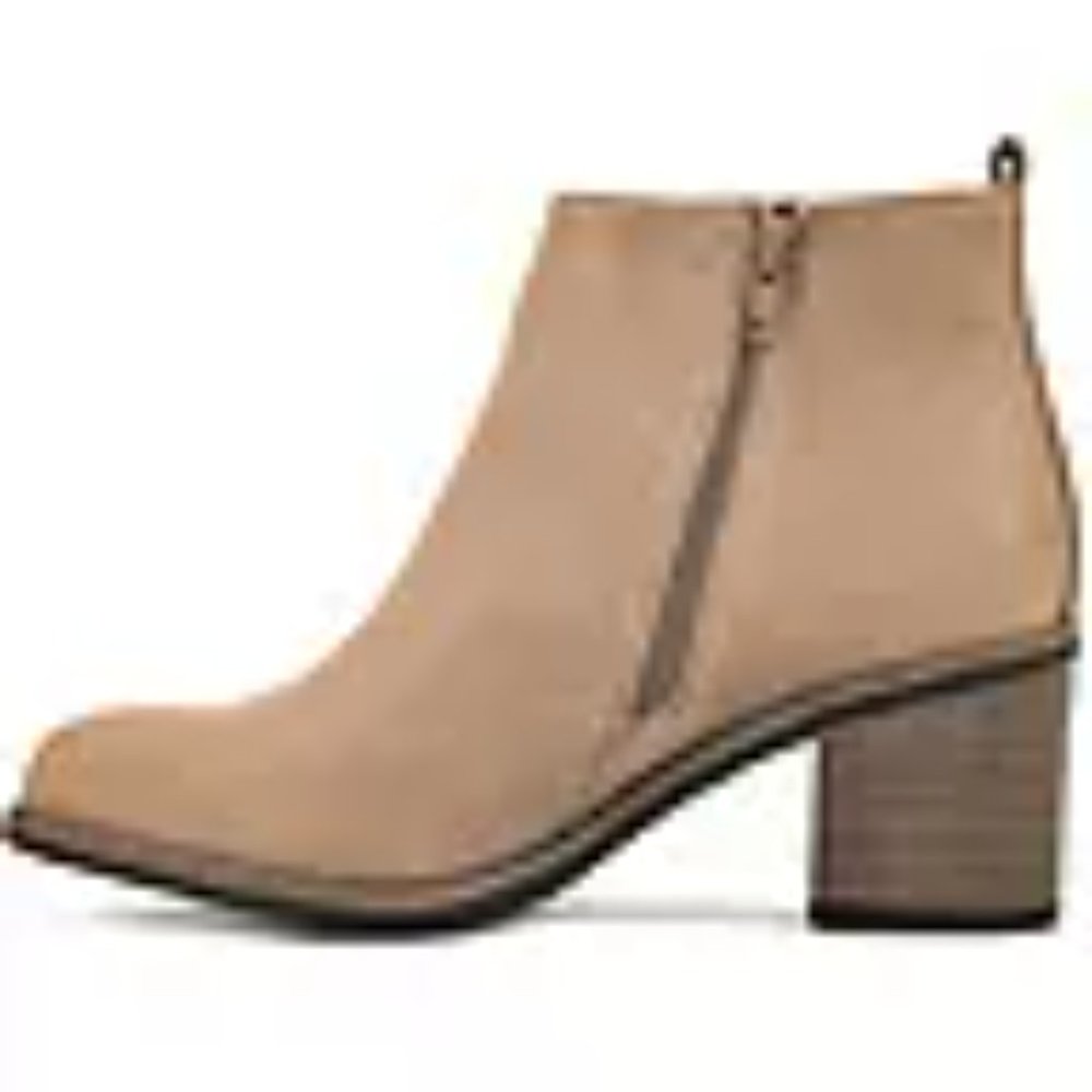 - White Mountain Ladies Ankle Boots - Size 7 - Tan - Brand New